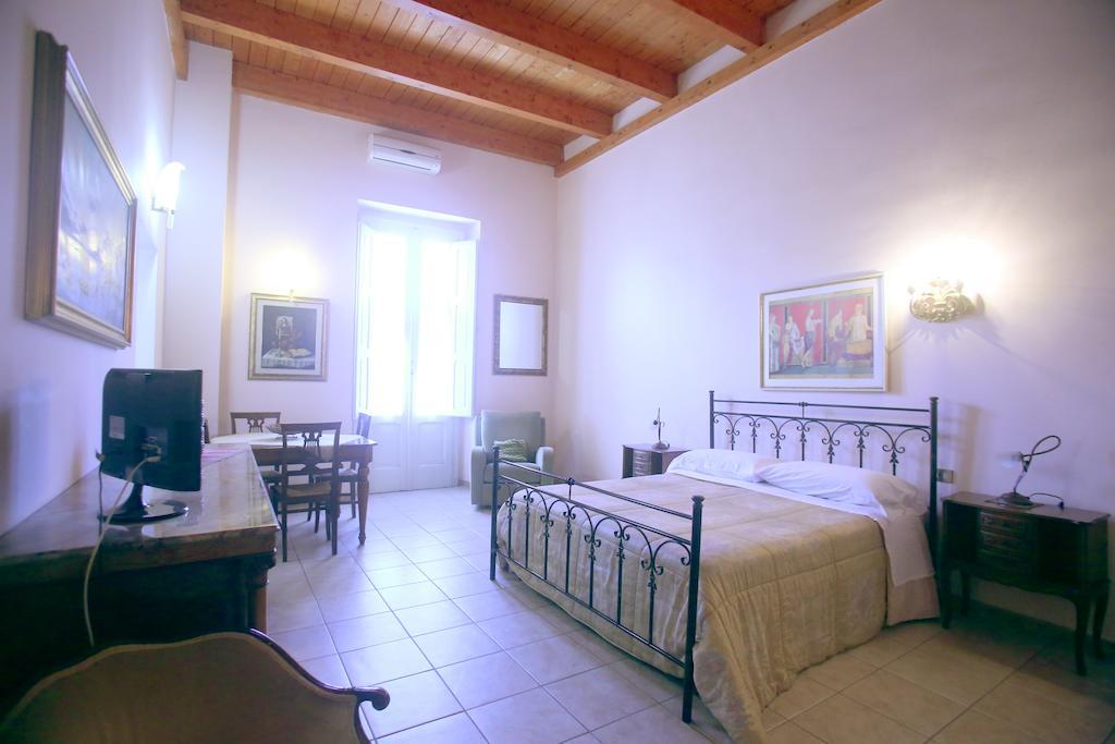 B&B Germinario Trani Bagian luar foto